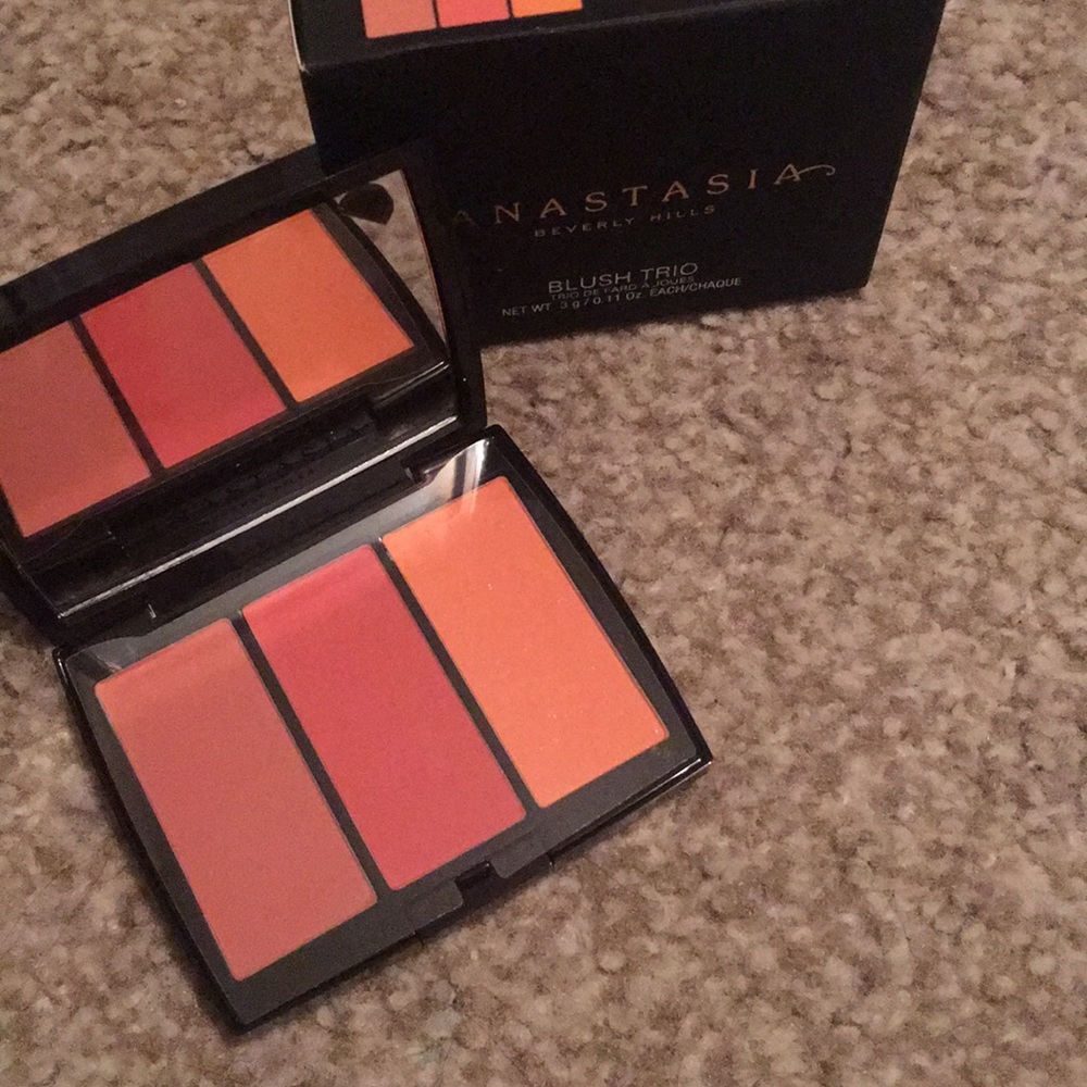 Anastasia Blush trio